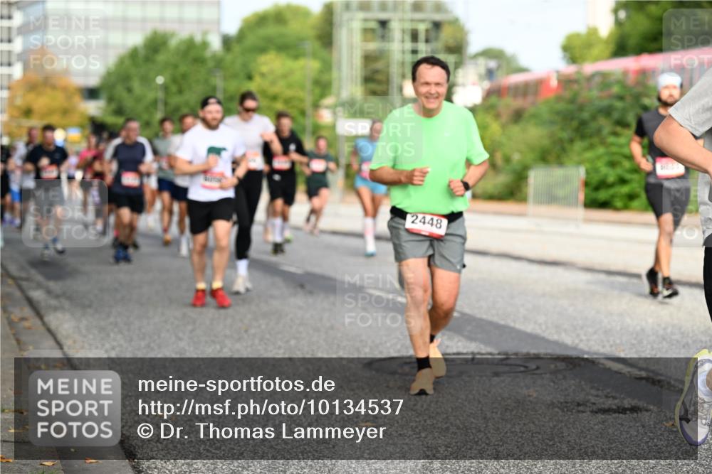 06.09.2026 - CURREX Alsterlauf Dr. Thomas Lammeyer http://msf.ph/oto/10134537 06.09.2026 09:59:56 Laufen 2448 meine-sportfotos.de