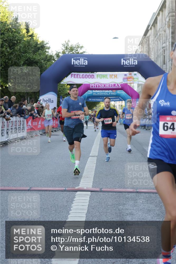 06.09.2026 - CURREX Alsterlauf Yannick Fuchs http://msf.ph/oto/10134538 06.09.2026 09:42:17 Ziel 3238, 4114, 4858, 5554, 5960, 5984, 6127, 6151, 6280, 6419, 6463, 8197 meine-sportfotos.de