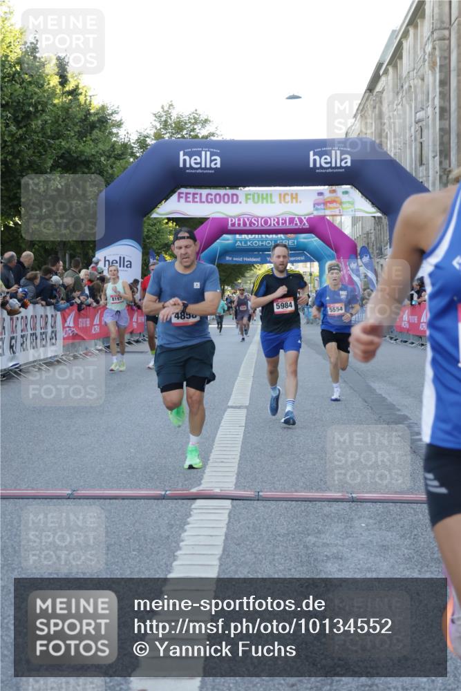 06.09.2026 - CURREX Alsterlauf Yannick Fuchs http://msf.ph/oto/10134552 06.09.2026 09:42:17 Ziel 3238, 4114, 4858, 5554, 5960, 5984, 6127, 6151, 6280, 6419, 6463, 8197 meine-sportfotos.de