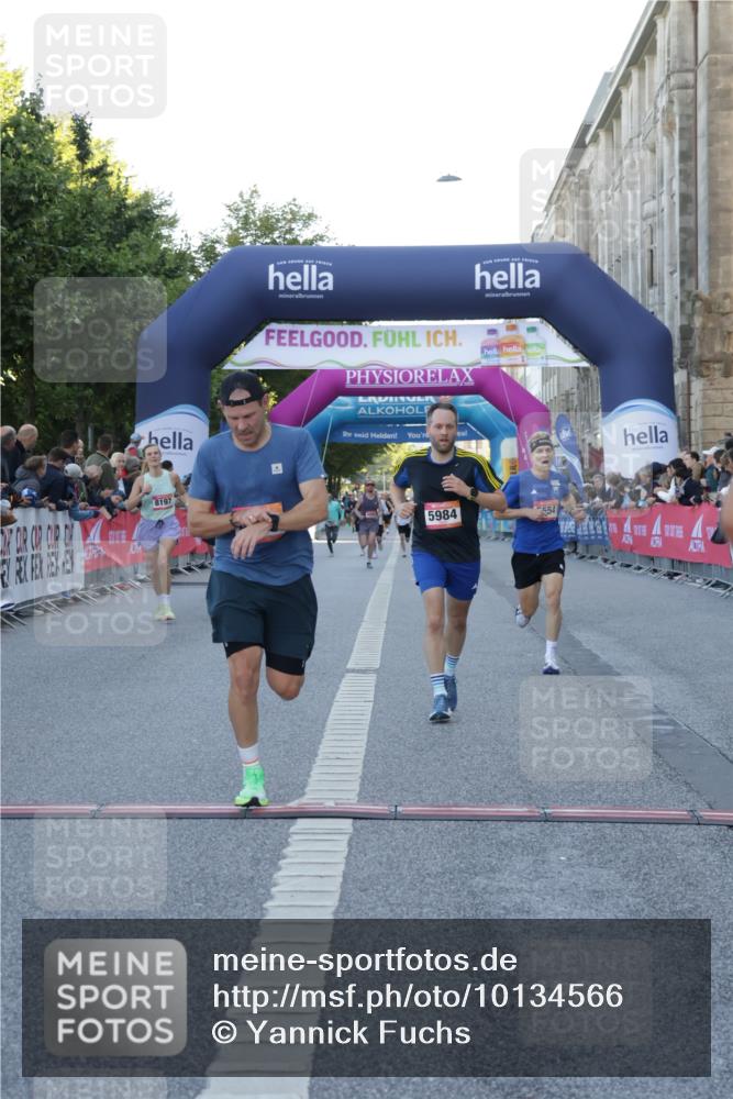 06.09.2026 - CURREX Alsterlauf Yannick Fuchs http://msf.ph/oto/10134566 06.09.2026 09:42:17 Ziel 3238, 4114, 4858, 5554, 5960, 5984, 6127, 6151, 6280, 6419, 6463, 8197 meine-sportfotos.de