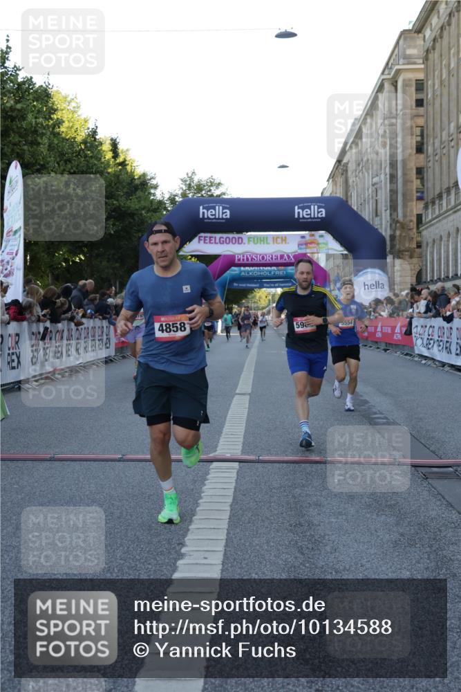 06.09.2026 - CURREX Alsterlauf Yannick Fuchs http://msf.ph/oto/10134588 06.09.2026 09:42:18 Ziel 2003, 4114, 4858, 5554, 5960, 5984, 6127, 6151, 6419, 6463, 8197 meine-sportfotos.de