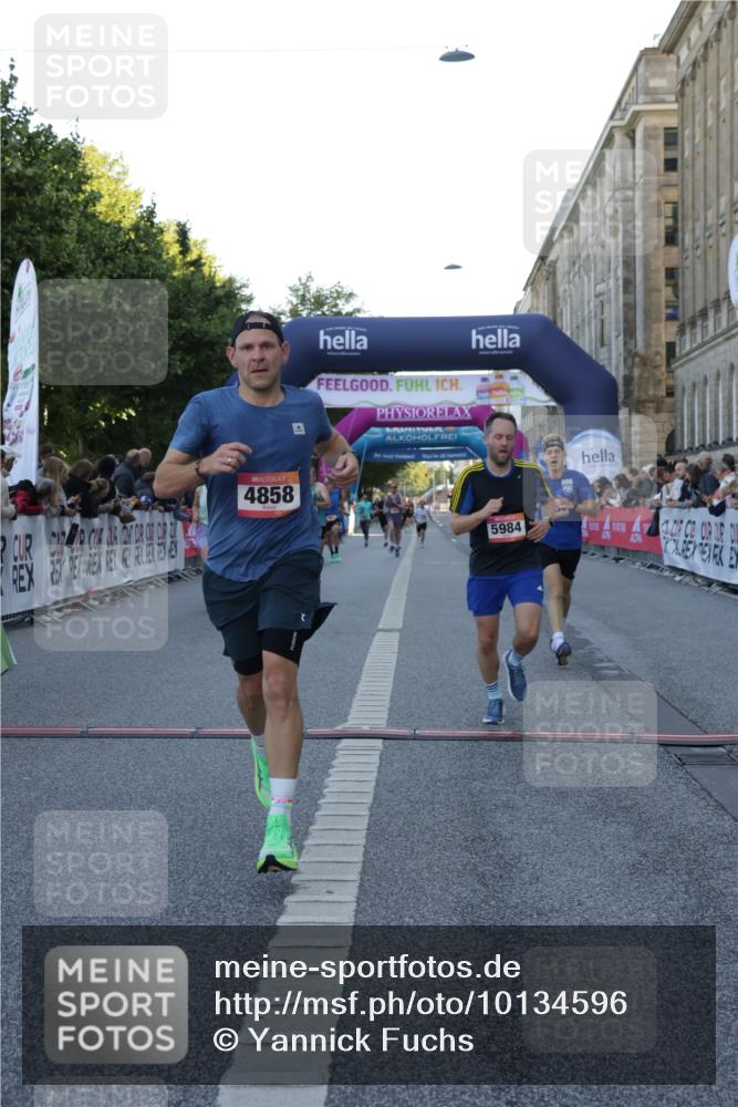 06.09.2026 - CURREX Alsterlauf Yannick Fuchs http://msf.ph/oto/10134596 06.09.2026 09:42:18 Ziel 2003, 4114, 4858, 5554, 5960, 5984, 6127, 6151, 6419, 6463, 8197 meine-sportfotos.de