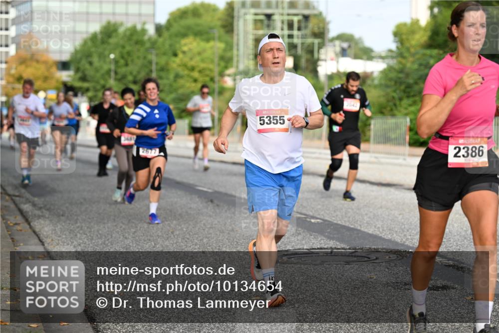 06.09.2026 - CURREX Alsterlauf Dr. Thomas Lammeyer http://msf.ph/oto/10134654 06.09.2026 10:00:06 Laufen 2677, 5355, 264, 2386 meine-sportfotos.de