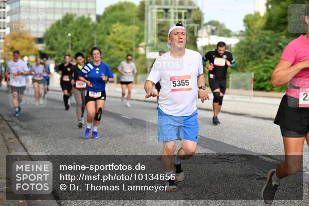 06.09.2026 - CURREX Alsterlauf Dr. Thomas Lammeyer http://msf.ph/oto/10134656 06.09.2026 10:00:06 Laufen 2677, 5355, 2042, 2 meine-sportfotos.de