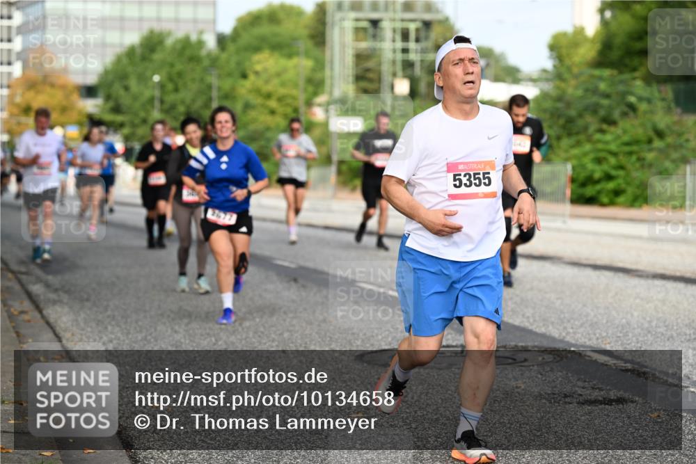 06.09.2026 - CURREX Alsterlauf Dr. Thomas Lammeyer http://msf.ph/oto/10134658 06.09.2026 10:00:06 Laufen 3677, 5355 meine-sportfotos.de