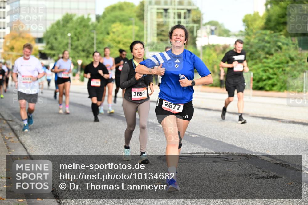 06.09.2026 - CURREX Alsterlauf Dr. Thomas Lammeyer http://msf.ph/oto/10134682 06.09.2026 10:00:08 Laufen 3651, 2677 meine-sportfotos.de