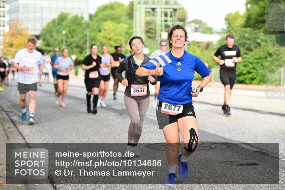 06.09.2026 - CURREX Alsterlauf Dr. Thomas Lammeyer http://msf.ph/oto/10134686 06.09.2026 10:00:09 Laufen 3651, 2677 meine-sportfotos.de