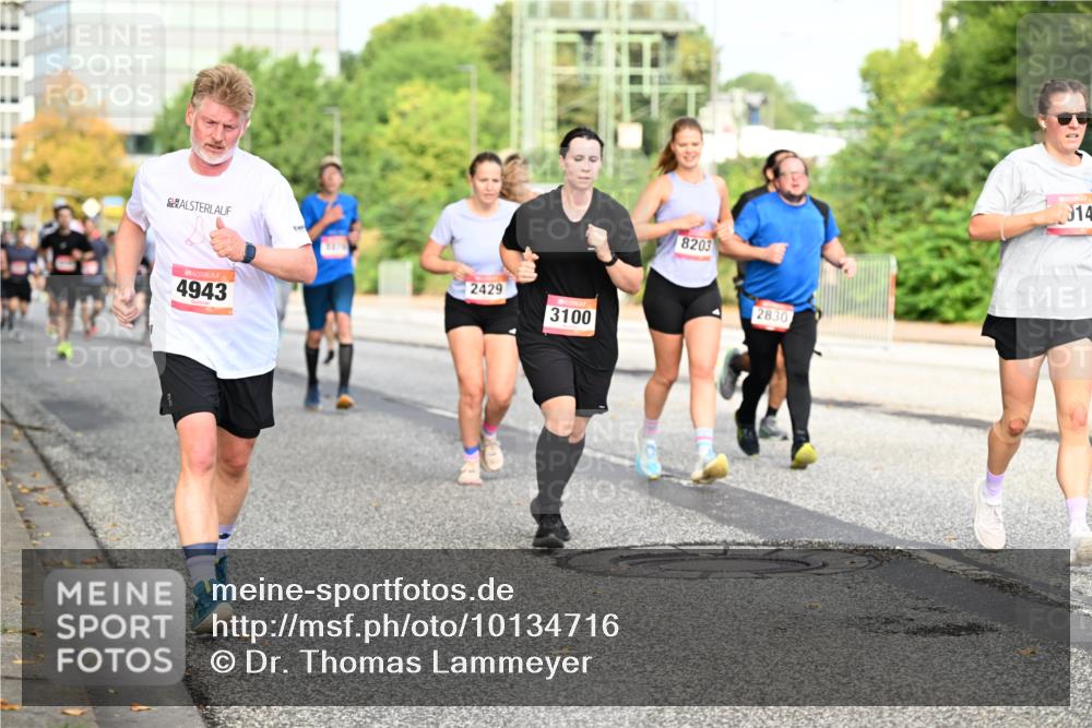 06.09.2026 - CURREX Alsterlauf Dr. Thomas Lammeyer http://msf.ph/oto/10134716 06.09.2026 10:00:11 Laufen 4943, 2429, 3100, 8203, 2830, 14 meine-sportfotos.de