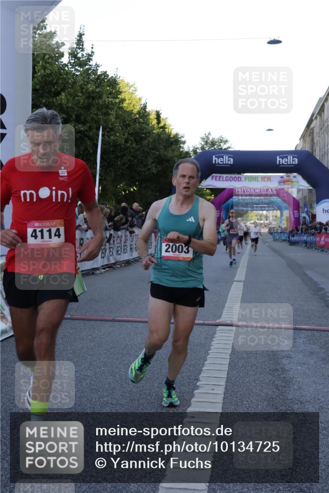 06.09.2026 - CURREX Alsterlauf Yannick Fuchs http://msf.ph/oto/10134725 06.09.2026 09:42:23 Ziel 2003, 4114, 4504, 4858, 5554, 5663, 5984, 6419, 6463, 8197 meine-sportfotos.de