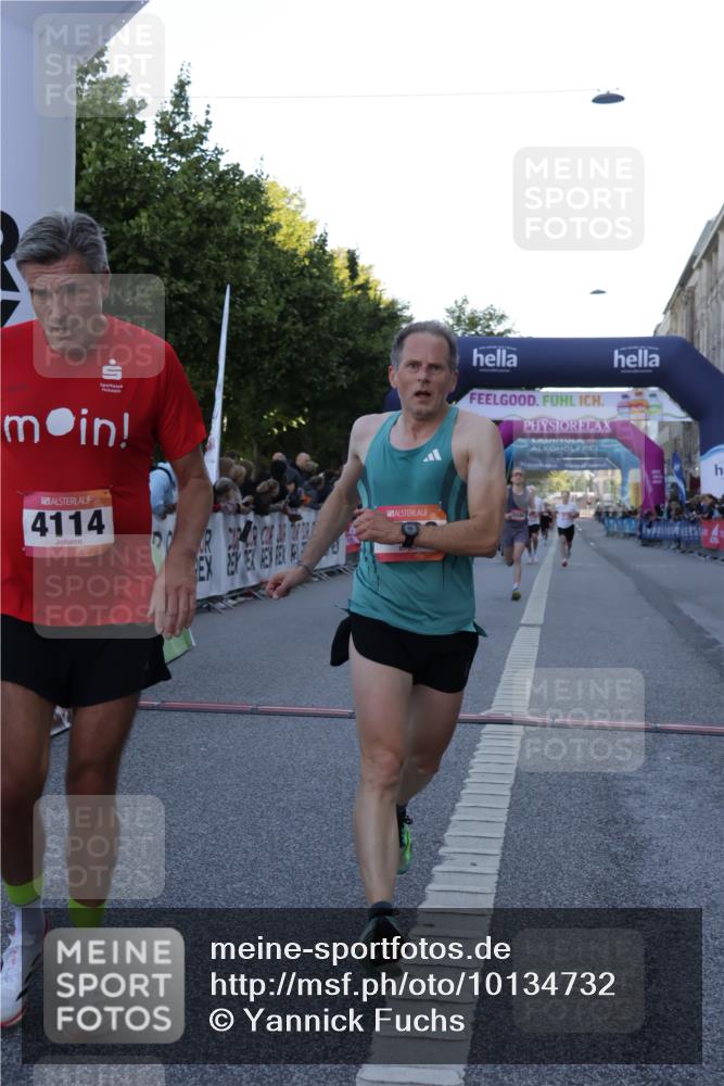 06.09.2026 - CURREX Alsterlauf Yannick Fuchs http://msf.ph/oto/10134732 06.09.2026 09:42:23 Ziel 2003, 4114, 4504, 4858, 5554, 5663, 5984, 6419, 6463, 8197 meine-sportfotos.de