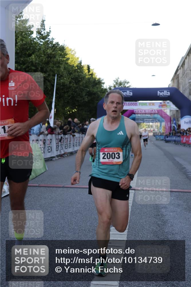 06.09.2026 - CURREX Alsterlauf Yannick Fuchs http://msf.ph/oto/10134739 06.09.2026 09:42:23 Ziel 2003, 4114, 4504, 4858, 5554, 5663, 5984, 6419, 6463, 8197 meine-sportfotos.de