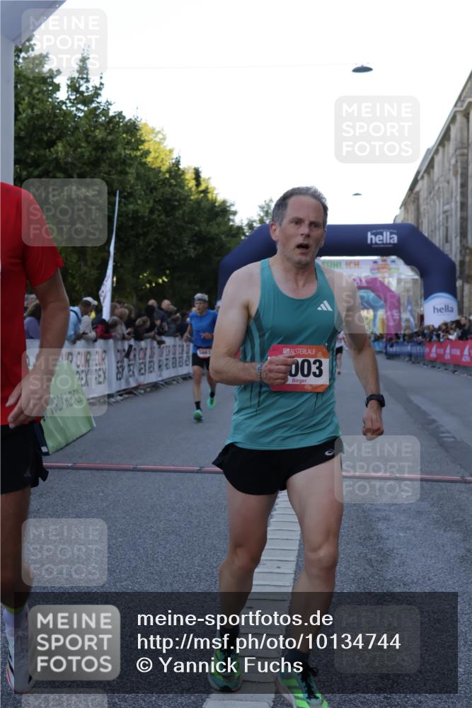06.09.2026 - CURREX Alsterlauf Yannick Fuchs http://msf.ph/oto/10134744 06.09.2026 09:42:23 Ziel 2003, 4114, 4504, 4858, 5554, 5663, 5984, 6419, 6463, 8197 meine-sportfotos.de