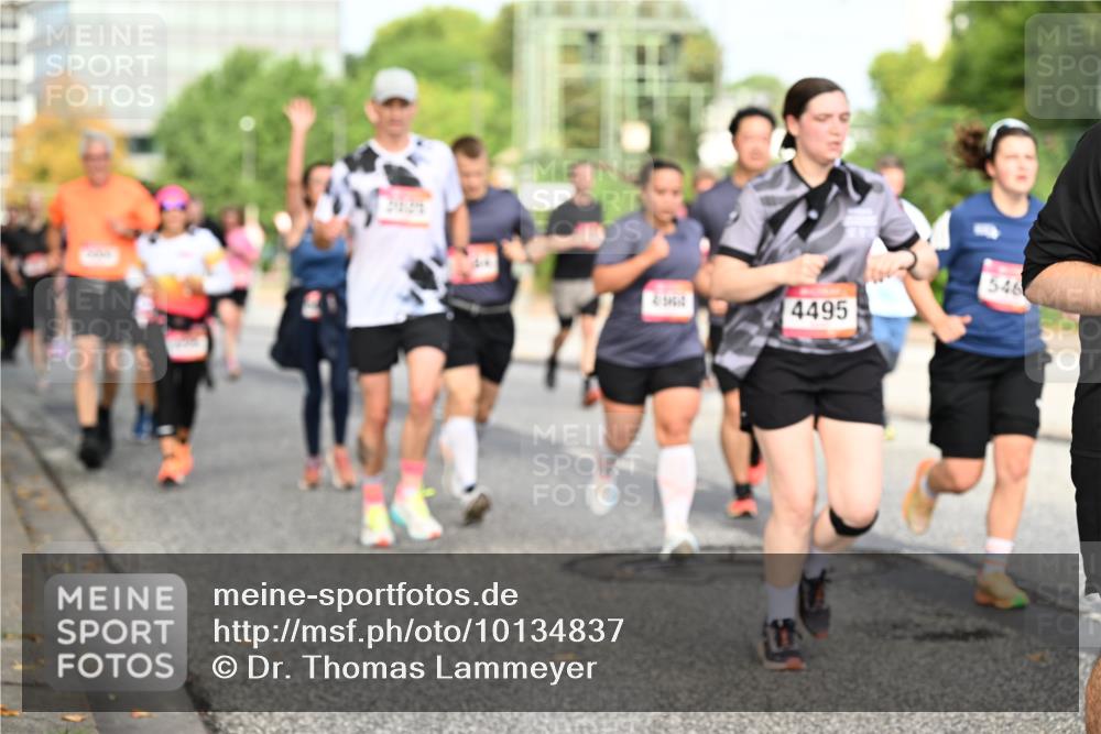 06.09.2026 - CURREX Alsterlauf Dr. Thomas Lammeyer http://msf.ph/oto/10134837 06.09.2026 10:00:22 Laufen 4495, 546 meine-sportfotos.de