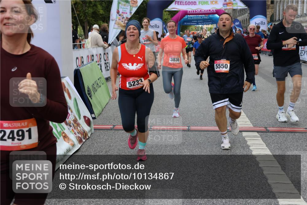 06.09.2026 - CURREX Alsterlauf Strokosch-Dieckow http://msf.ph/oto/10134867 06.09.2026 10:08:40 Ziel 2374, 2450, 2487, 2491, 2580, 3082, 3482, 3836, 3888, 3889, 4115, 4185, 4233, 4651, 5130, 5140, 5233, 5319, 5550, 5985, 8089 meine-sportfotos.de