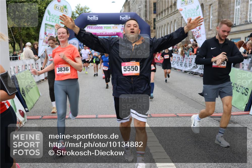 06.09.2026 - CURREX Alsterlauf Strokosch-Dieckow http://msf.ph/oto/10134882 06.09.2026 10:08:41 Ziel 2374, 2450, 2487, 2491, 2580, 3082, 3086, 3400, 3482, 3836, 3888, 3889, 4115, 4129, 4185, 4233, 4651, 5130, 5140, 5233, 5319, 5550, 5985, 8089 meine-sportfotos.de