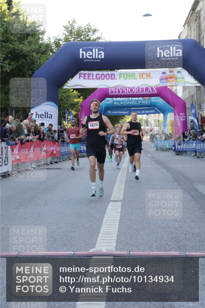 06.09.2026 - CURREX Alsterlauf Yannick Fuchs http://msf.ph/oto/10134934 06.09.2026 09:42:35 Ziel 2248, 3692, 4829, 5464, 6136, 6472 meine-sportfotos.de