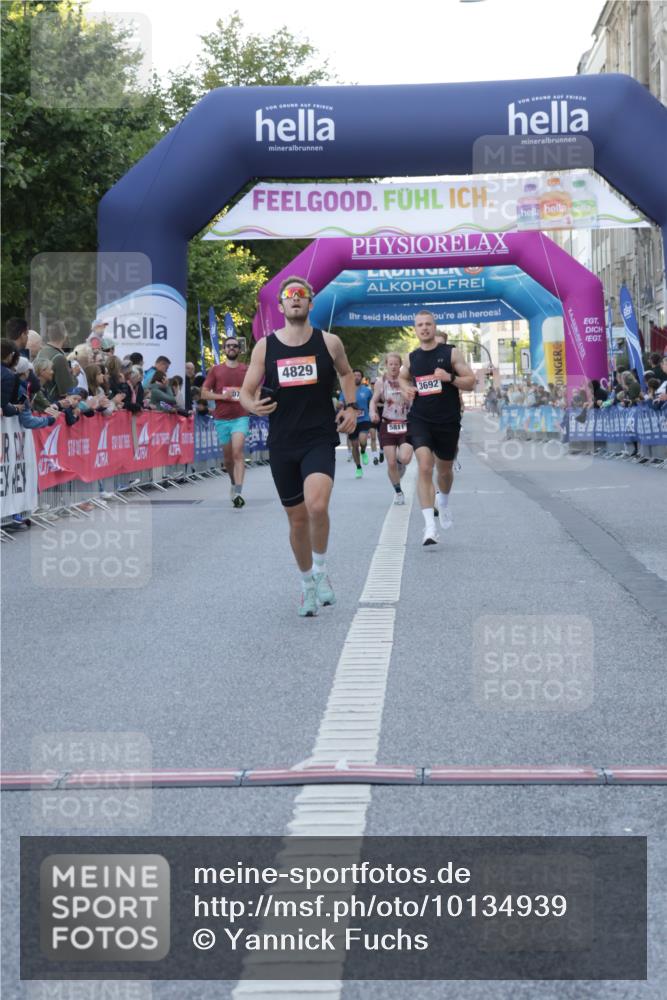 06.09.2026 - CURREX Alsterlauf Yannick Fuchs http://msf.ph/oto/10134939 06.09.2026 09:42:35 Ziel 2248, 3692, 4829, 5464, 6136, 6472 meine-sportfotos.de