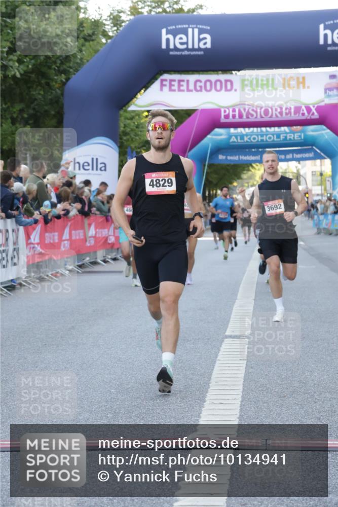 06.09.2026 - CURREX Alsterlauf Yannick Fuchs http://msf.ph/oto/10134941 06.09.2026 09:42:36 Ziel 2248, 3692, 4829, 5173, 5464, 5811, 6136, 6472 meine-sportfotos.de