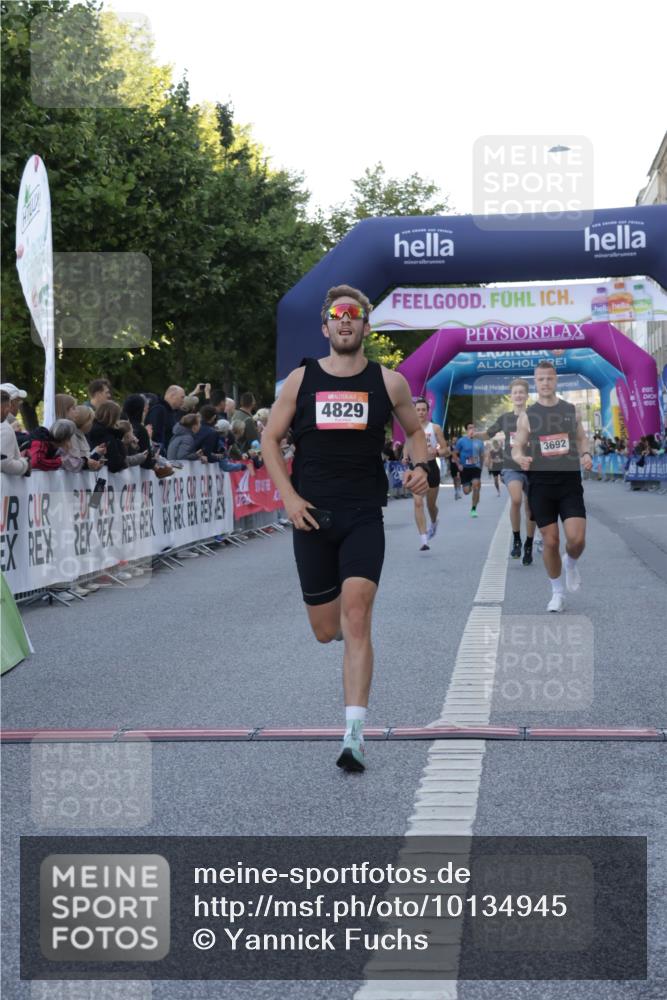 06.09.2026 - CURREX Alsterlauf Yannick Fuchs http://msf.ph/oto/10134945 06.09.2026 09:42:37 Ziel 2248, 3692, 4006, 4607, 4829, 5173, 5464, 5811, 6472 meine-sportfotos.de