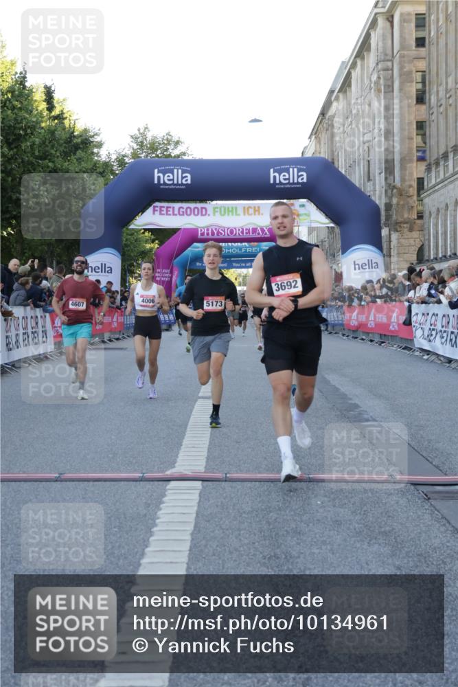 06.09.2026 - CURREX Alsterlauf Yannick Fuchs http://msf.ph/oto/10134961 06.09.2026 09:42:39 Ziel 3692, 4006, 4607, 4829, 5173, 5464, 5811 meine-sportfotos.de