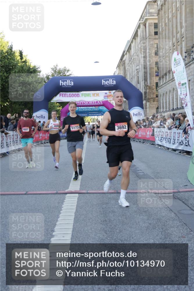 06.09.2026 - CURREX Alsterlauf Yannick Fuchs http://msf.ph/oto/10134970 06.09.2026 09:42:39 Ziel 3692, 4006, 4607, 4829, 5173, 5464, 5811 meine-sportfotos.de