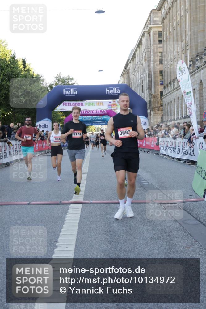 06.09.2026 - CURREX Alsterlauf Yannick Fuchs http://msf.ph/oto/10134972 06.09.2026 09:42:39 Ziel 3692, 4006, 4607, 4829, 5173, 5464, 5811 meine-sportfotos.de