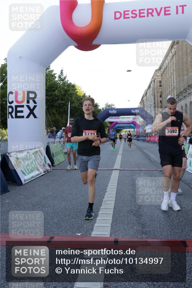 06.09.2026 - CURREX Alsterlauf Yannick Fuchs http://msf.ph/oto/10134997 06.09.2026 09:42:41 Ziel 2729, 3692, 4006, 4607, 4829, 5173, 5811, 6376 meine-sportfotos.de