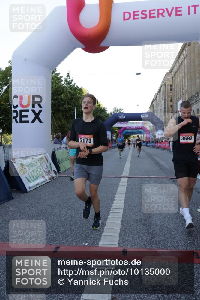 06.09.2026 - CURREX Alsterlauf Yannick Fuchs http://msf.ph/oto/10135000 06.09.2026 09:42:41 Ziel 2729, 3692, 4006, 4607, 4829, 5173, 5811, 6376 meine-sportfotos.de