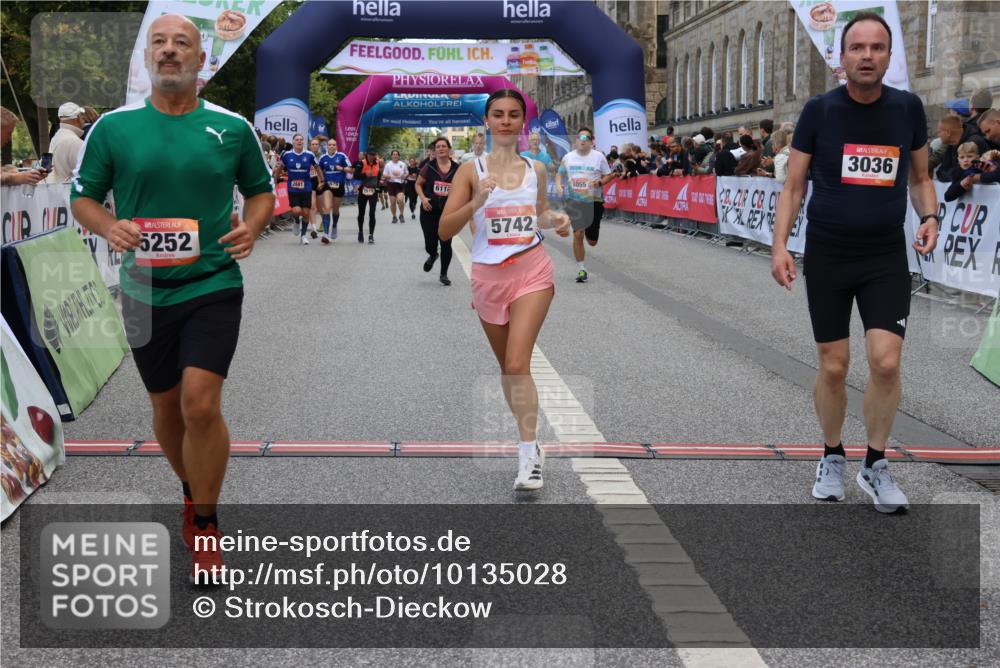 06.09.2026 - CURREX Alsterlauf Strokosch-Dieckow http://msf.ph/oto/10135028 06.09.2026 10:08:59 Ziel 2679, 2681, 2777, 3036, 4274, 4738, 5125, 5132, 5252, 5742, 6116, 6488, 8055 meine-sportfotos.de