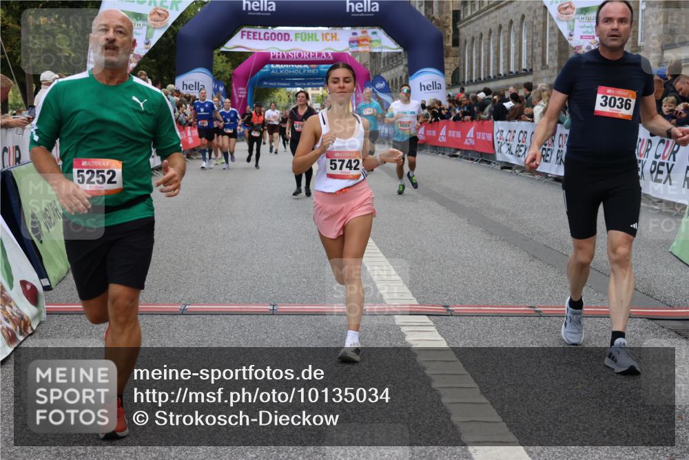 06.09.2026 - CURREX Alsterlauf Strokosch-Dieckow http://msf.ph/oto/10135034 06.09.2026 10:08:59 Ziel 2679, 2681, 2777, 3036, 4274, 4738, 5125, 5132, 5252, 5742, 6116, 6488, 8055 meine-sportfotos.de