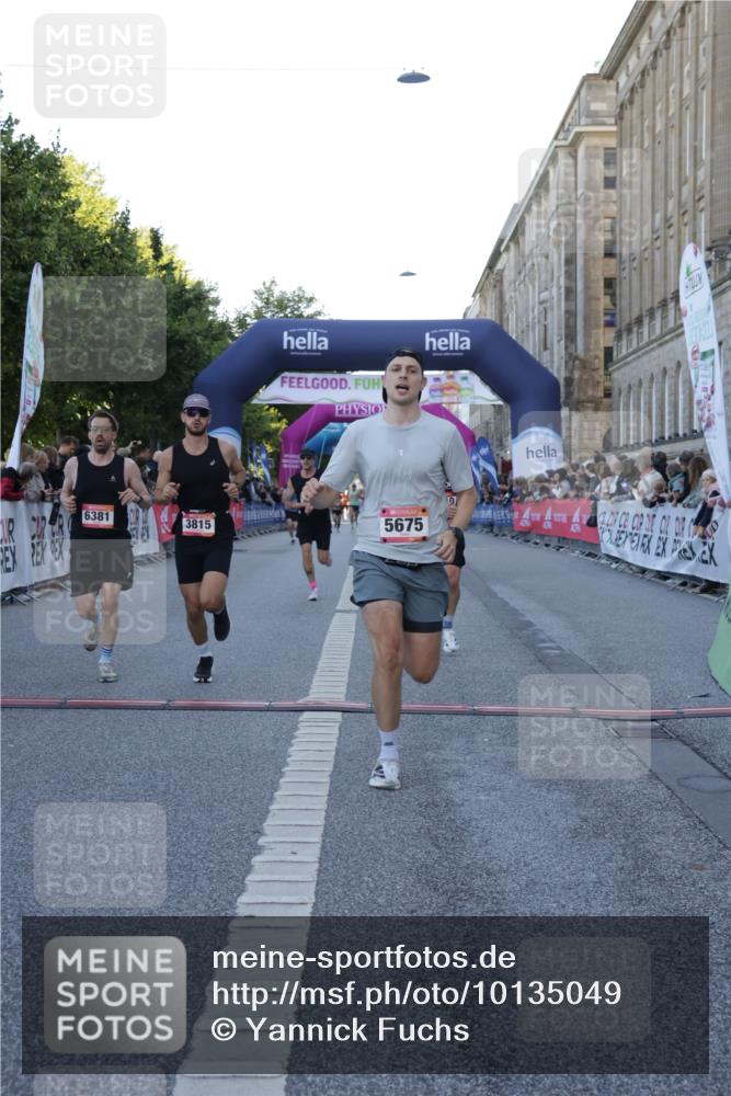 06.09.2026 - CURREX Alsterlauf Yannick Fuchs http://msf.ph/oto/10135049 06.09.2026 09:42:47 Ziel 2007, 2729, 3110, 3815, 4006, 4607, 5173, 5675, 5811, 6376, 6381 meine-sportfotos.de