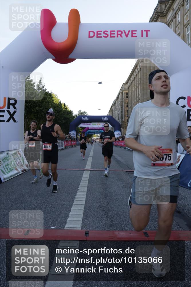 06.09.2026 - CURREX Alsterlauf Yannick Fuchs http://msf.ph/oto/10135066 06.09.2026 09:42:49 Ziel 2007, 2729, 3110, 3815, 4006, 4607, 5675, 6376, 6381 meine-sportfotos.de