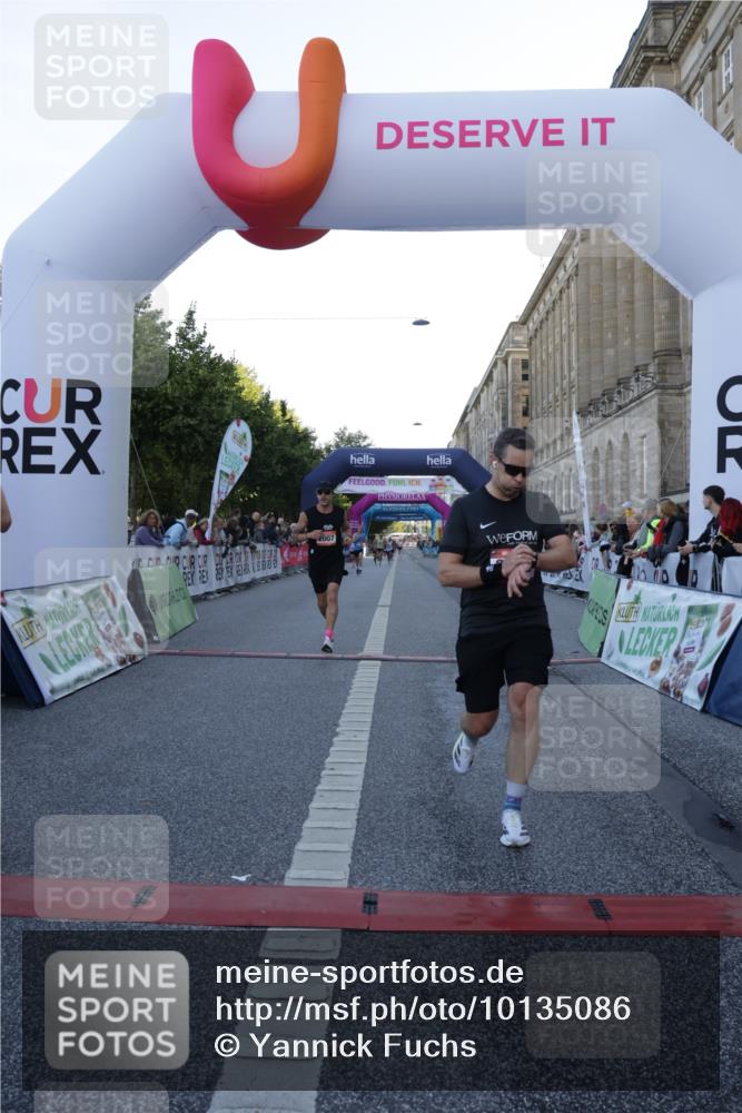 06.09.2026 - CURREX Alsterlauf Yannick Fuchs http://msf.ph/oto/10135086 06.09.2026 09:42:50 Ziel 2007, 2729, 3110, 3815, 5675, 6376, 6381 meine-sportfotos.de