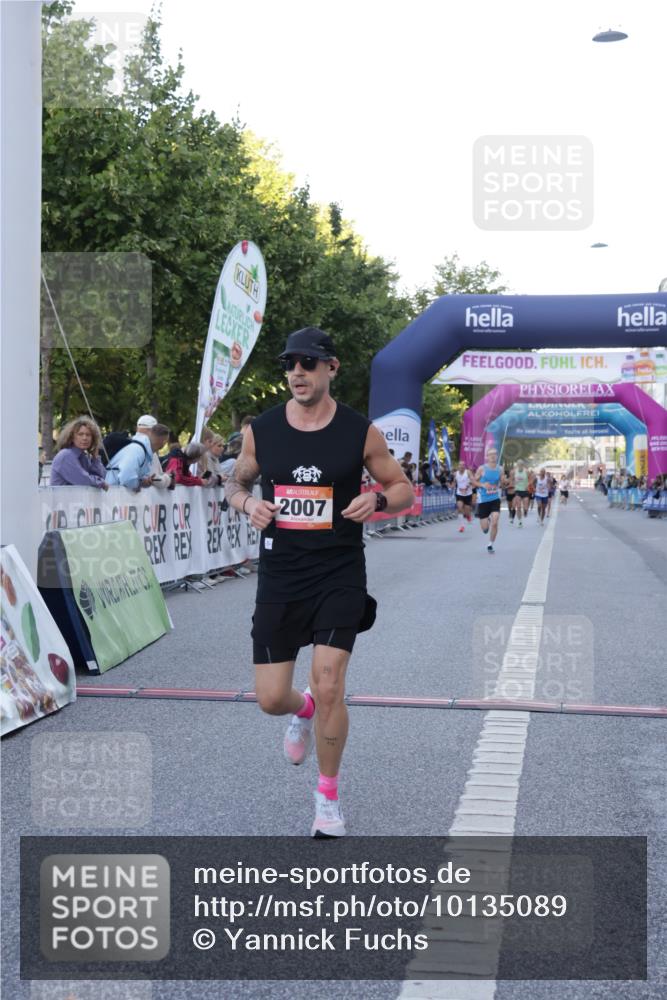 06.09.2026 - CURREX Alsterlauf Yannick Fuchs http://msf.ph/oto/10135089 06.09.2026 09:42:51 Ziel 2007, 2729, 3110, 3815, 5675, 6140, 6376, 6381 meine-sportfotos.de