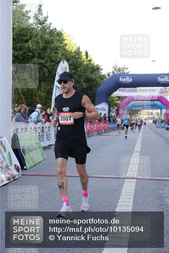 06.09.2026 - CURREX Alsterlauf Yannick Fuchs http://msf.ph/oto/10135094 06.09.2026 09:42:51 Ziel 2007, 2729, 3110, 3815, 5675, 6140, 6376, 6381 meine-sportfotos.de