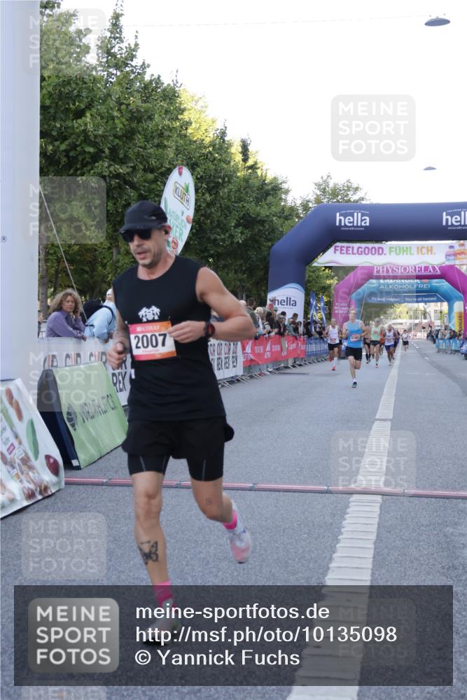 06.09.2026 - CURREX Alsterlauf Yannick Fuchs http://msf.ph/oto/10135098 06.09.2026 09:42:51 Ziel 2007, 2729, 3110, 3815, 5675, 6140, 6376, 6381 meine-sportfotos.de