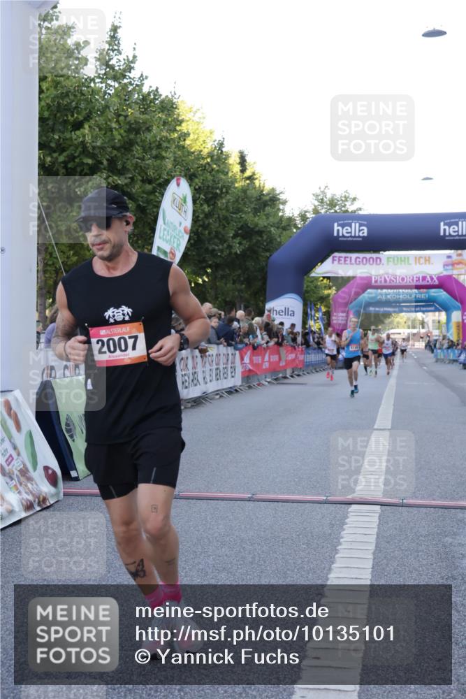 06.09.2026 - CURREX Alsterlauf Yannick Fuchs http://msf.ph/oto/10135101 06.09.2026 09:42:51 Ziel 2007, 2729, 3110, 3815, 5675, 6140, 6376, 6381 meine-sportfotos.de