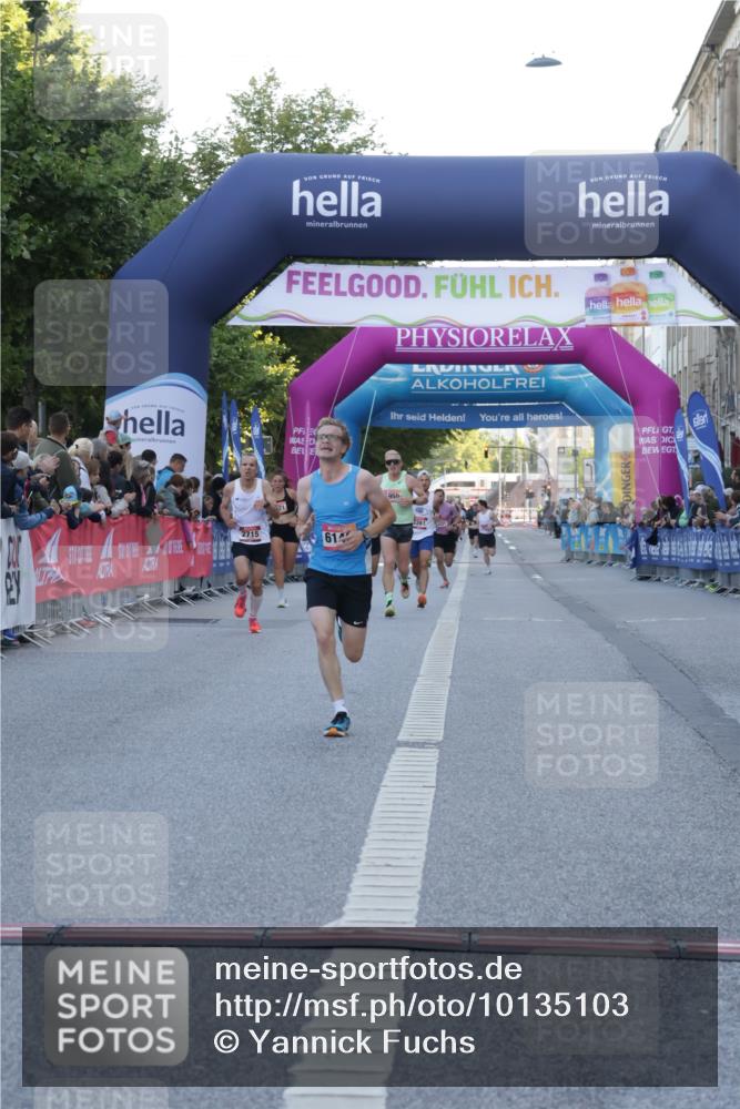 06.09.2026 - CURREX Alsterlauf Yannick Fuchs http://msf.ph/oto/10135103 06.09.2026 09:42:53 Ziel 2007, 3110, 3815, 5675, 6140, 6381 meine-sportfotos.de