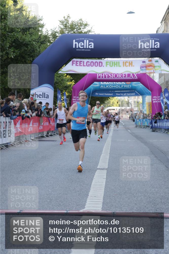 06.09.2026 - CURREX Alsterlauf Yannick Fuchs http://msf.ph/oto/10135109 06.09.2026 09:42:53 Ziel 2007, 3110, 3815, 5675, 6140, 6381 meine-sportfotos.de