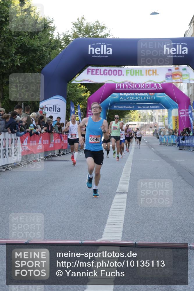 06.09.2026 - CURREX Alsterlauf Yannick Fuchs http://msf.ph/oto/10135113 06.09.2026 09:42:54 Ziel 2007, 2715, 3110, 3815, 5675, 6140, 6381 meine-sportfotos.de