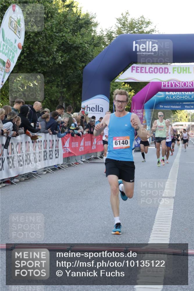 06.09.2026 - CURREX Alsterlauf Yannick Fuchs http://msf.ph/oto/10135122 06.09.2026 09:42:55 Ziel 2007, 2715, 3110, 3815, 5675, 6140, 6381, 6421 meine-sportfotos.de