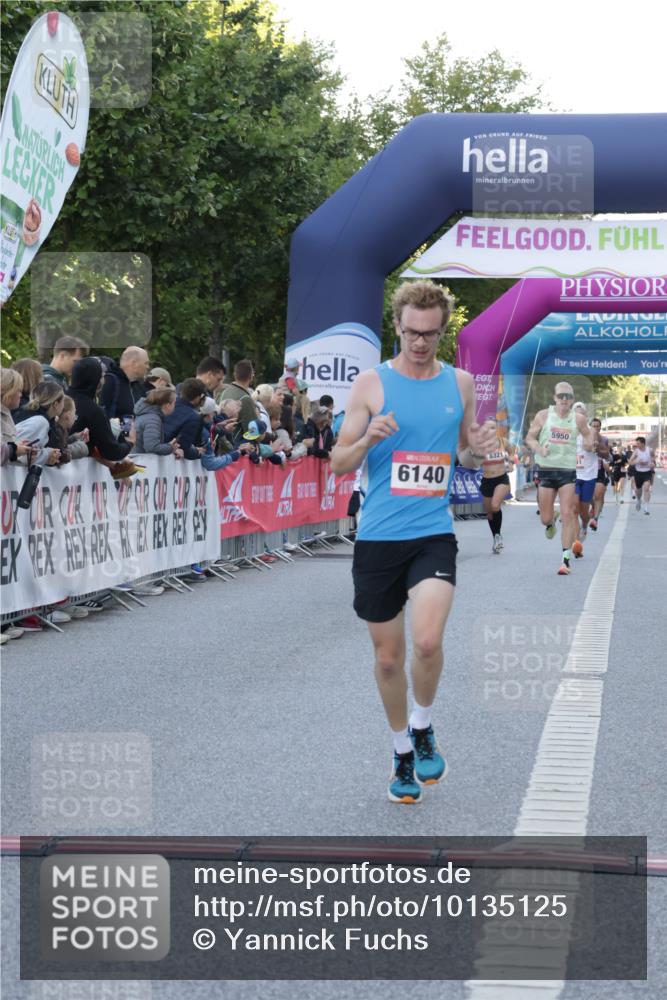 06.09.2026 - CURREX Alsterlauf Yannick Fuchs http://msf.ph/oto/10135125 06.09.2026 09:42:55 Ziel 2007, 2715, 3110, 3815, 5675, 6140, 6381, 6421 meine-sportfotos.de