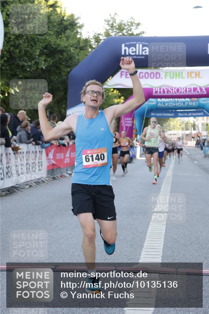 06.09.2026 - CURREX Alsterlauf Yannick Fuchs http://msf.ph/oto/10135136 06.09.2026 09:42:55 Ziel 2007, 2715, 3110, 3815, 5675, 6140, 6381, 6421 meine-sportfotos.de