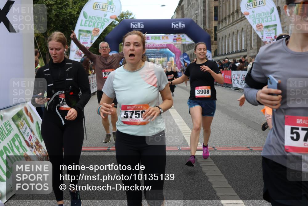 06.09.2026 - CURREX Alsterlauf Strokosch-Dieckow http://msf.ph/oto/10135139 06.09.2026 10:09:16 Ziel 2919, 3241, 3332, 3573, 3637, 5007, 5084, 5113, 5126, 5171, 5758, 5794, 5913, 5942, 6263, 8076 meine-sportfotos.de