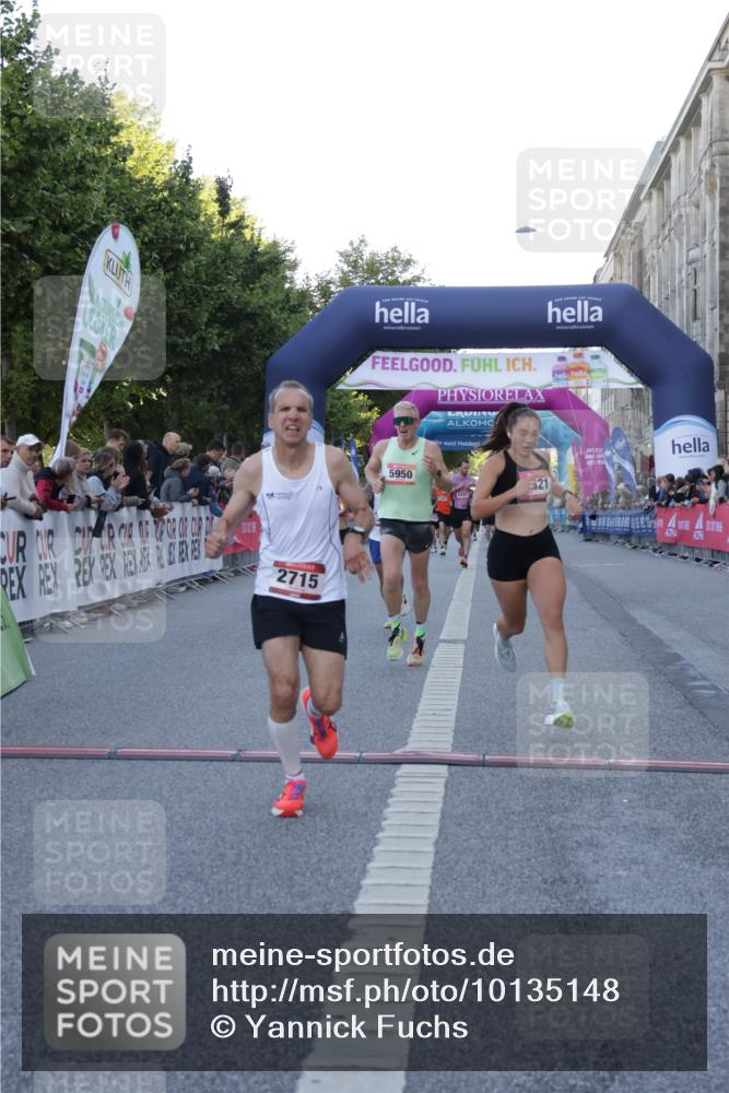 06.09.2026 - CURREX Alsterlauf Yannick Fuchs http://msf.ph/oto/10135148 06.09.2026 09:42:59 Ziel 2715, 3361, 5950, 6140, 6421, 8321 meine-sportfotos.de