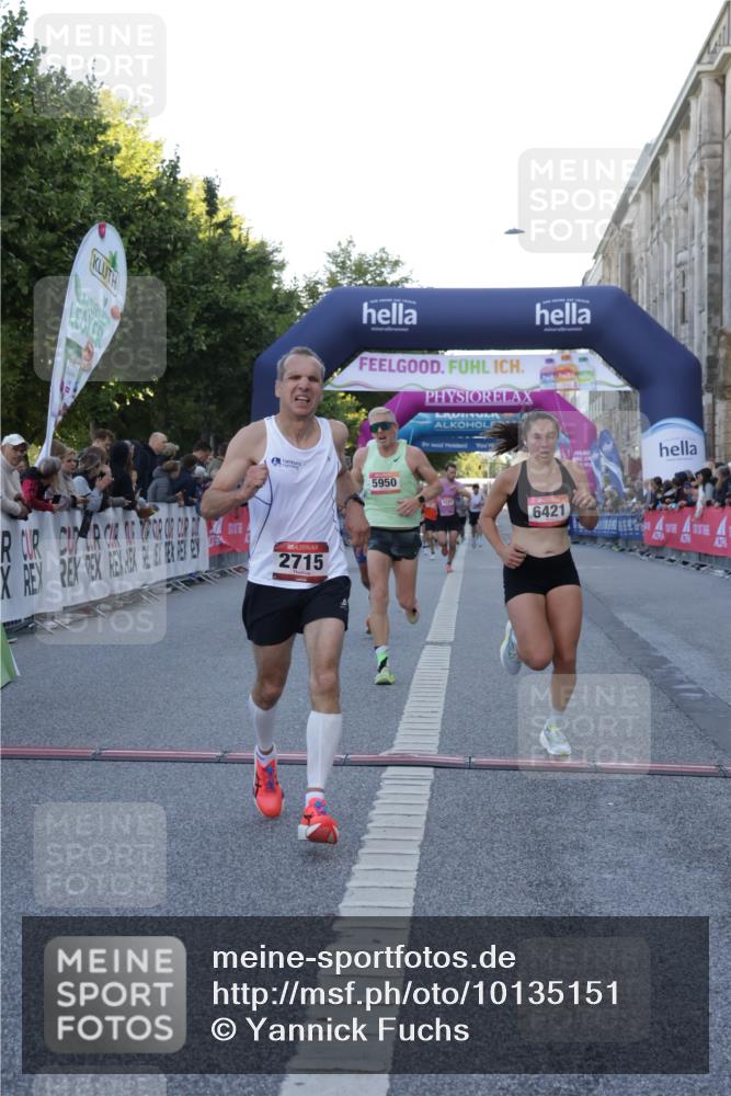 06.09.2026 - CURREX Alsterlauf Yannick Fuchs http://msf.ph/oto/10135151 06.09.2026 09:42:59 Ziel 2715, 3361, 5950, 6140, 6421, 8321 meine-sportfotos.de