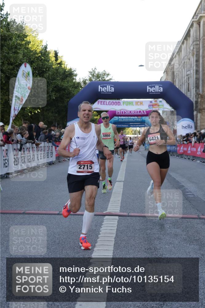 06.09.2026 - CURREX Alsterlauf Yannick Fuchs http://msf.ph/oto/10135154 06.09.2026 09:42:59 Ziel 2715, 3361, 5950, 6140, 6421, 8321 meine-sportfotos.de