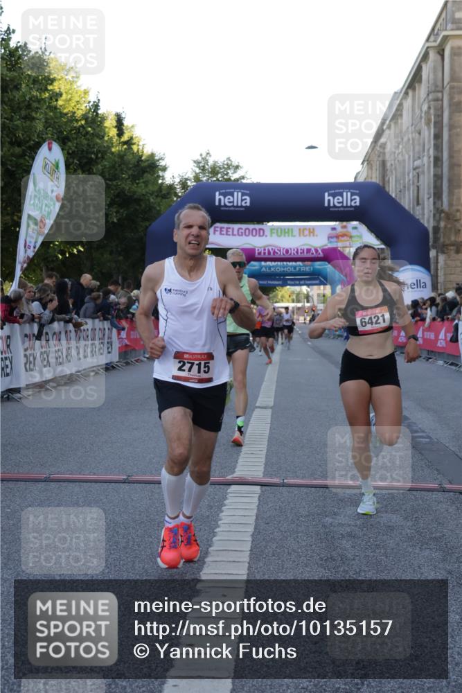 06.09.2026 - CURREX Alsterlauf Yannick Fuchs http://msf.ph/oto/10135157 06.09.2026 09:42:59 Ziel 2715, 3361, 5950, 6140, 6421, 8321 meine-sportfotos.de