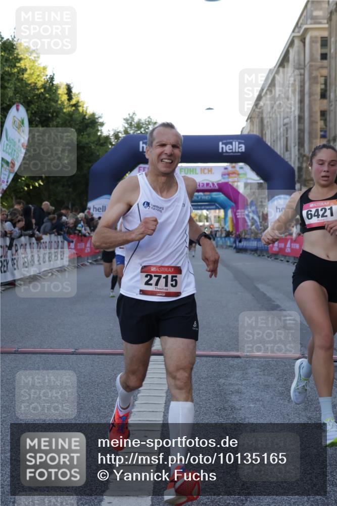 06.09.2026 - CURREX Alsterlauf Yannick Fuchs http://msf.ph/oto/10135165 06.09.2026 09:43:00 Ziel 2715, 3361, 5950, 6140, 6221, 6421, 8321 meine-sportfotos.de