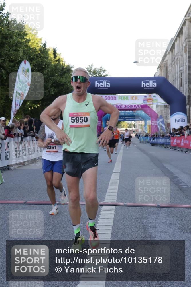 06.09.2026 - CURREX Alsterlauf Yannick Fuchs http://msf.ph/oto/10135178 06.09.2026 09:43:01 Ziel 2715, 3361, 5950, 6140, 6221, 6421, 8321 meine-sportfotos.de